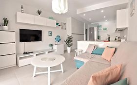 Kate Duque Fantastic Apartment With Lovely Pool